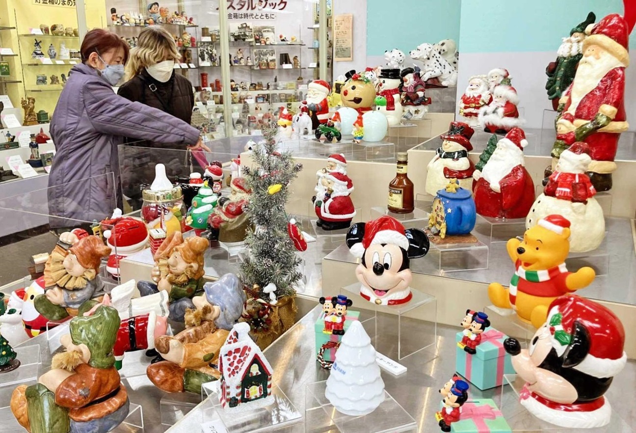 貯金箱がサンタクロース♪”「クリスマス貯金箱展」 | イベントを探す