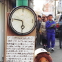 １９９６・１２・３０　レオちゃんは商店街の街灯脇に置かれていた＝西宮市北口町
