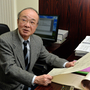 「阪神・淡路大震災は今も、都市部の地震の被害想定や対策の基礎になっている」と話す阿部勝征さん＝東京都千代田区、地震予知総合研究振興会