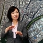 「主権者である市民の手で、社会の仕組みは変えられる。税金の使い道も」と語る稲村和美さん＝尼崎市役所